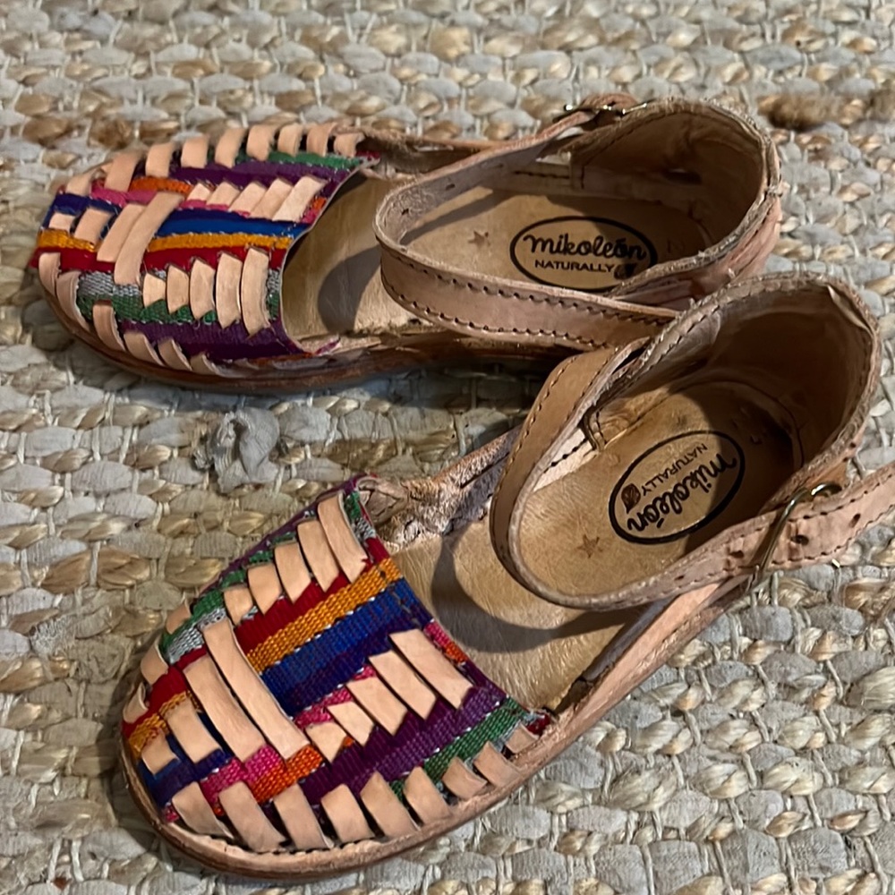 Mikoleon colored sandal 25